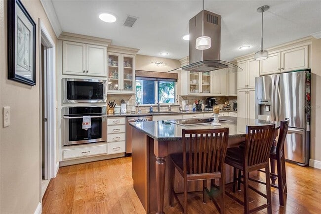 Building Photo - 952 Fairway Dr