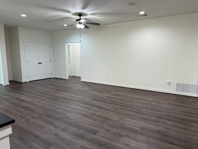 Building Photo - * MOVE IN SUMMER 6/30/2027 * 5-Bed 5.5 Bat...