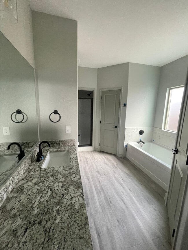 Building Photo - 8642 Fortuna Ct