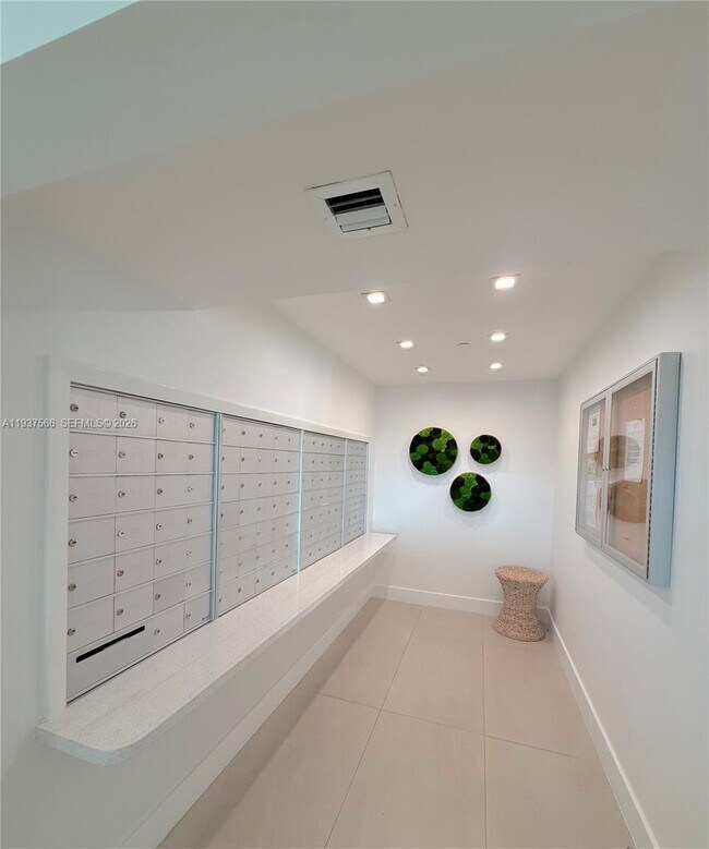 Building Photo - 5900 Collins Ave