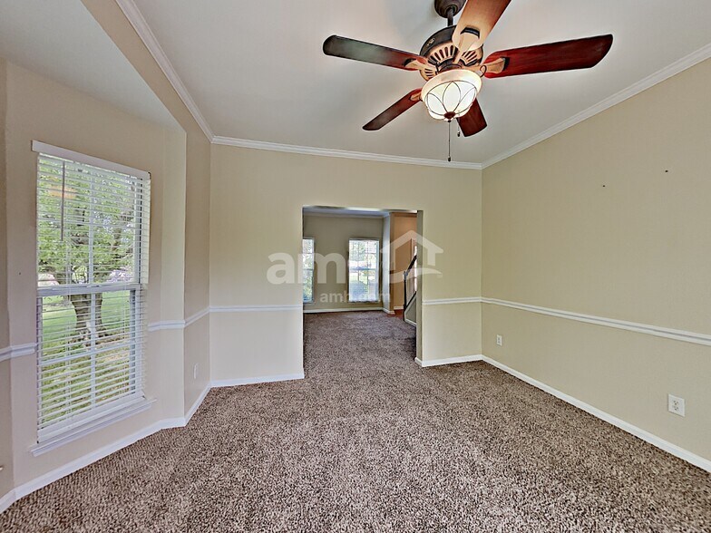 Building Photo - 147 Grove Ln S