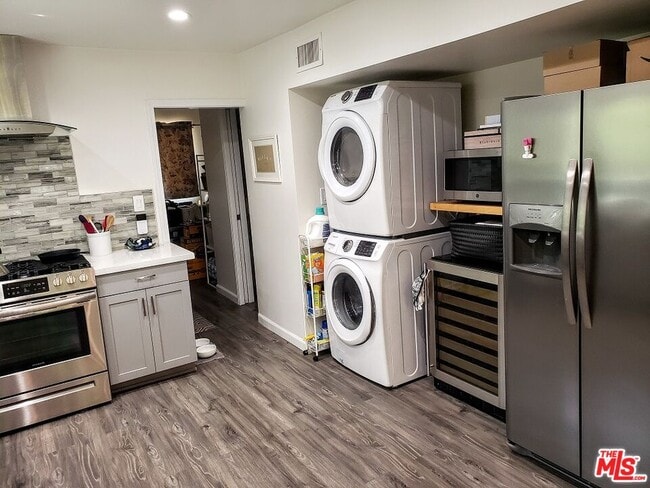 Building Photo - 8605 Rugby Dr