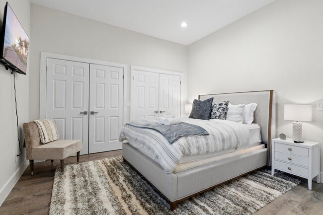 Building Photo - 9010 Gardens Glen Cir