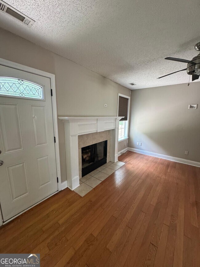 Building Photo - 520 Millbrook Villa Dr