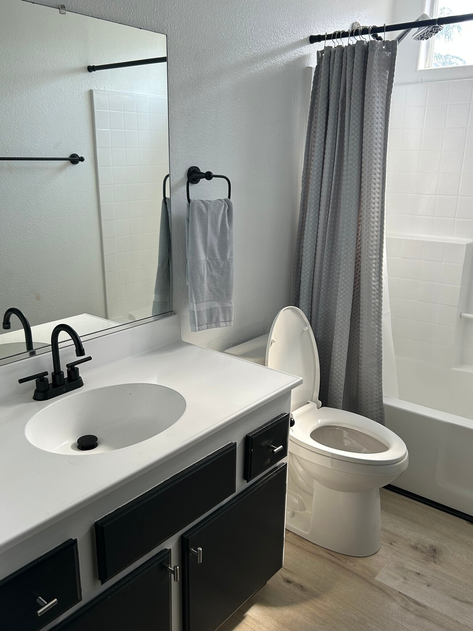 Updated guest bathroom - 27185 White Ct
