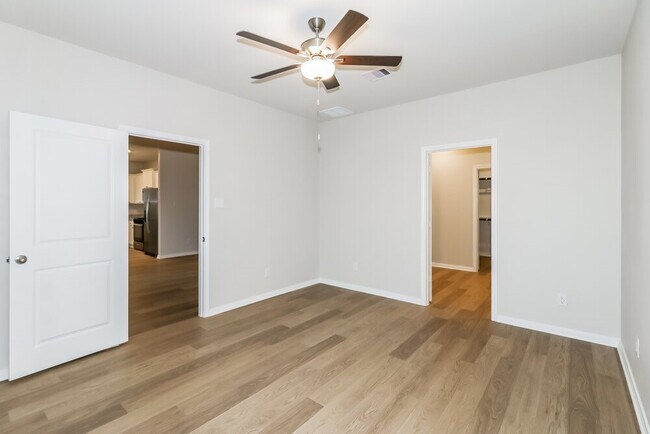 Building Photo - 416 Mustang Trot Dr