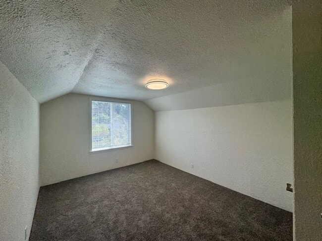 Building Photo - Beautiful 4 bedroom CUTTEN home