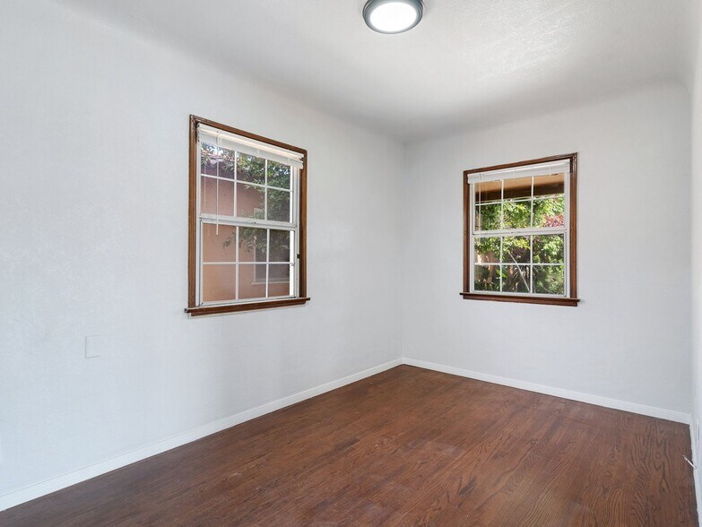 Building Photo - 801 St Louis Ave