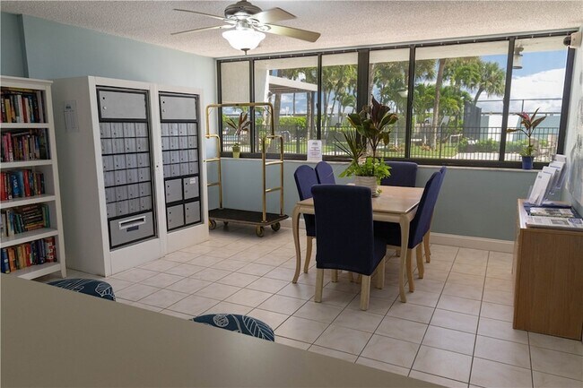 Building Photo - 4141 Ocean Dr