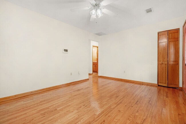 Building Photo - 505 4th