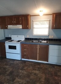 Building Photo - Chris McG 816