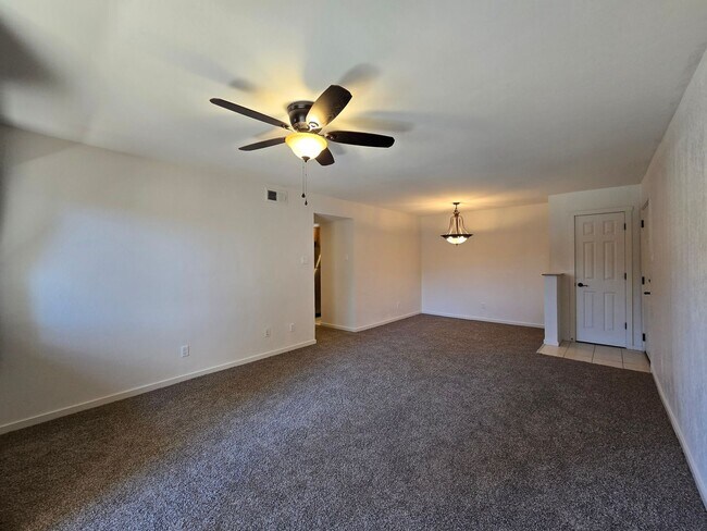 Building Photo - 601 W San Mateo Blvd