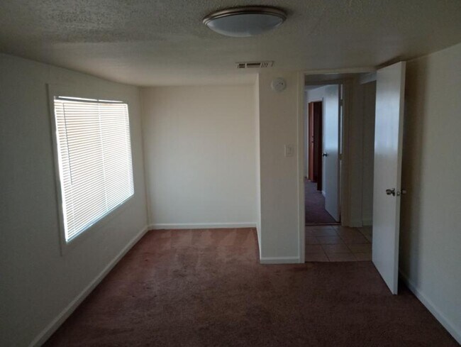 Building Photo - 2 bedroom in Eloy AZ 85131