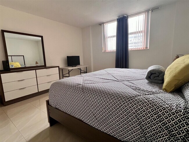 Building Photo - 4250 Galt Ocean Dr