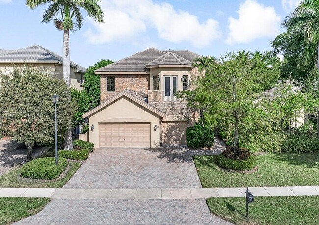 Building Photo - 10513 Versailles Blvd