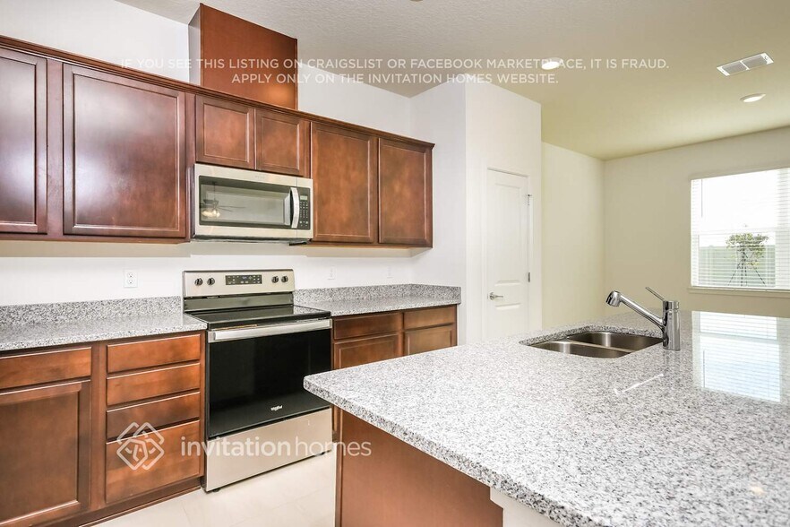 Building Photo - 2121 Clear Sky Dr