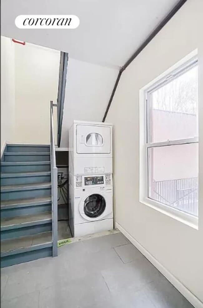 Building Photo - 838 Herkimer St