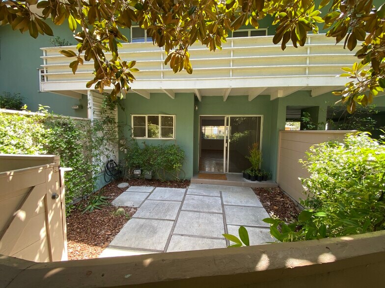 Patio - 5414 Village Grn