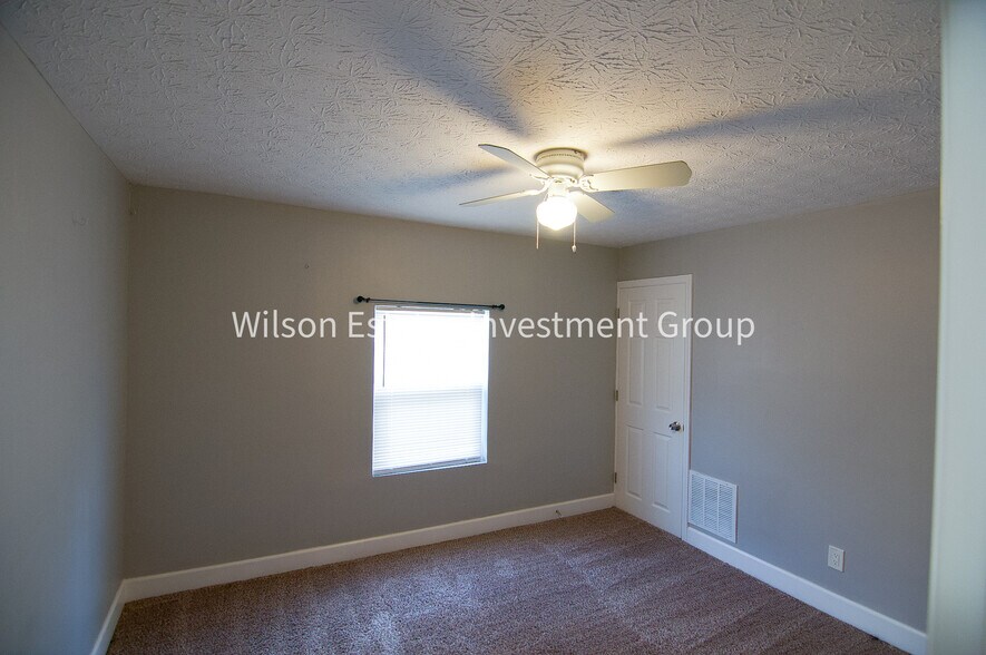 Building Photo - 213 Midland Ave