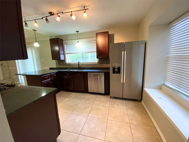 Building Photo - 302 El Toro Ln