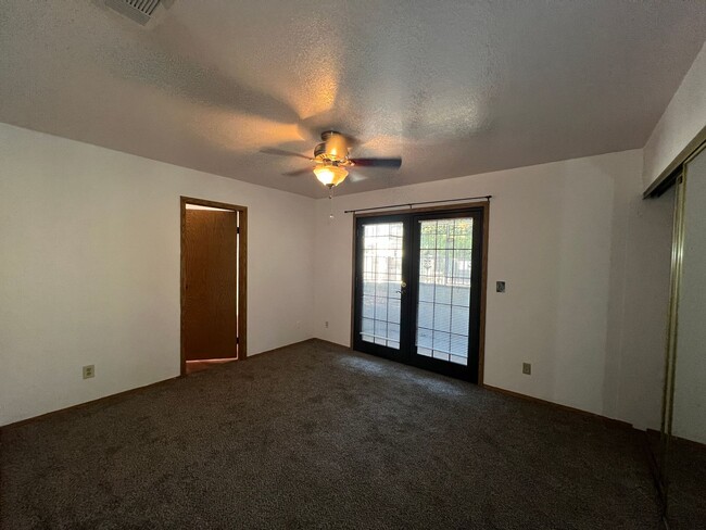 Building Photo - 5070 Jeffreys St