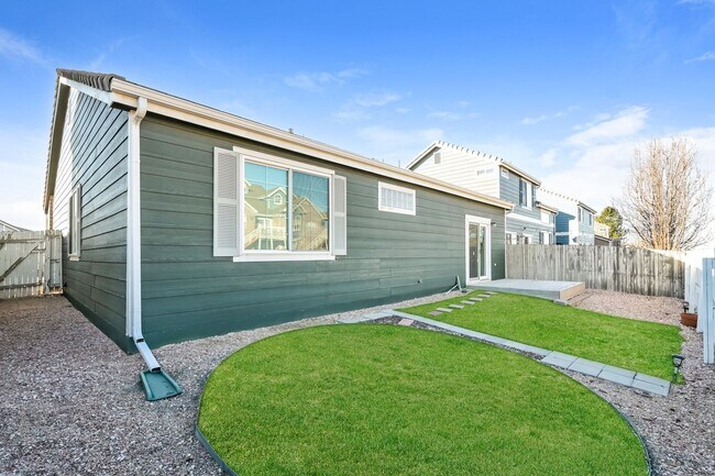 Building Photo - Bright & Airy 3 Bed/2 Bath with Attached Garage