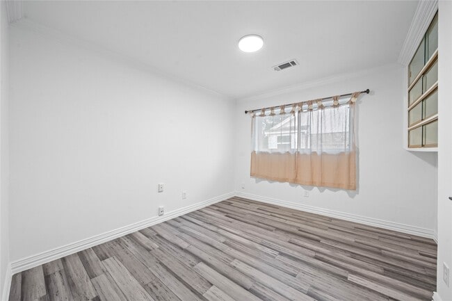 Building Photo - 9022 Quebec Dr