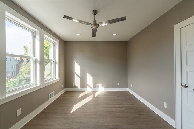 Building Photo - 533 N Euclid Ave