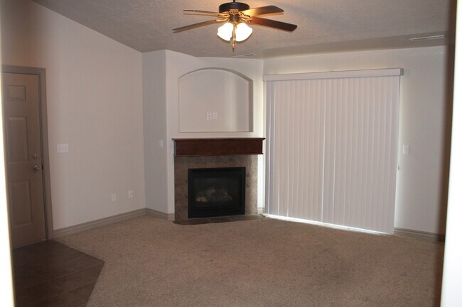 Building Photo - 825 S 90 E