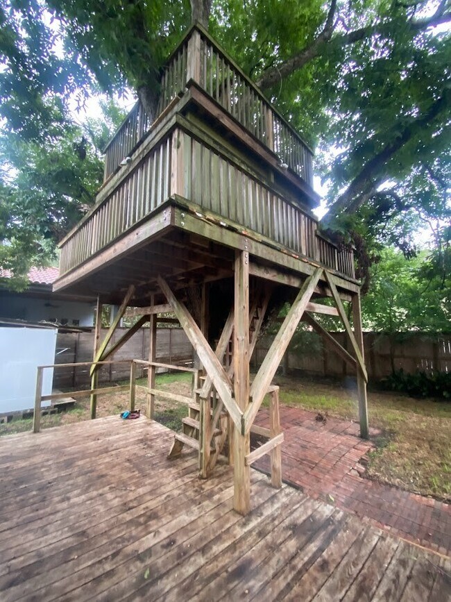 Building Photo - 4425 Ione St
