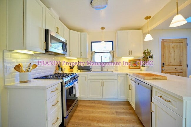 Building Photo - 245 Solano St