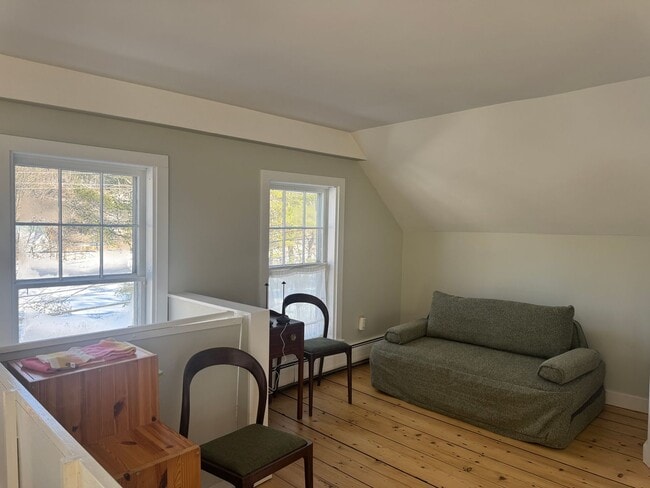 Building Photo - 2 Bedroom in Woodstock