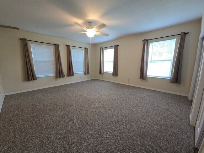 Building Photo - Charming Single Family Home with Beautiful...