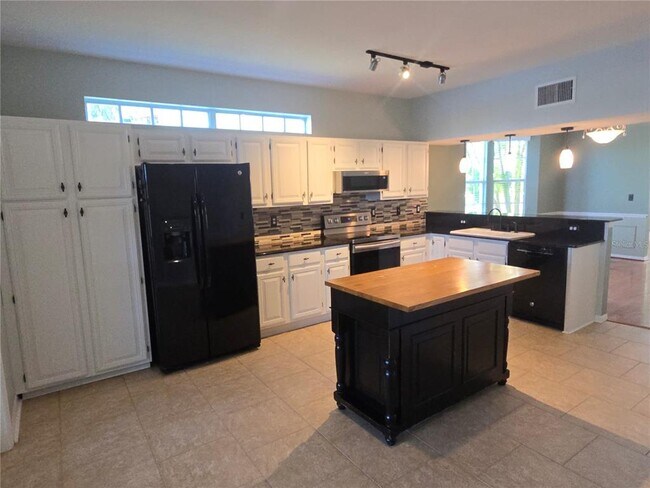 Building Photo - 2648 Sabal Springs Dr