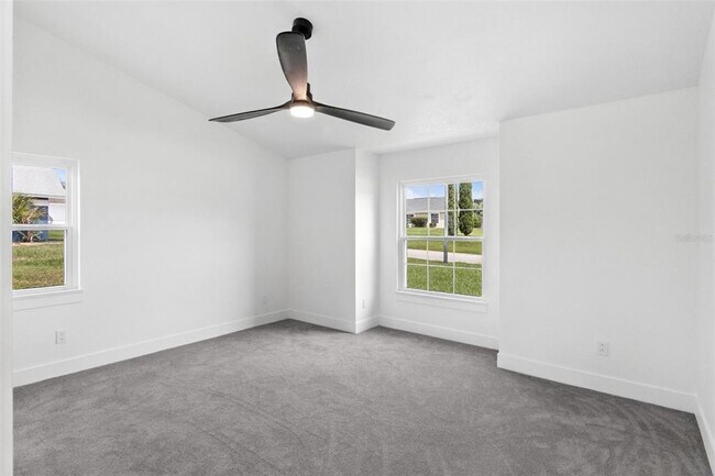 Building Photo - 5424 Loma Vista Dr E