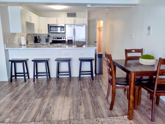 Building Photo - 2575 Kuhio Ave.