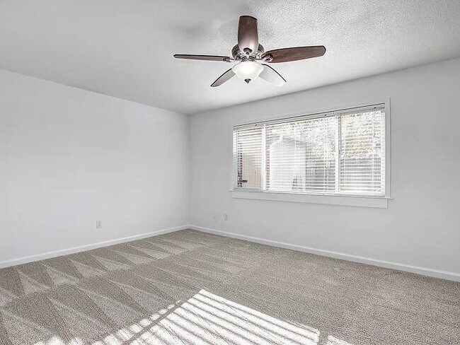 Building Photo - 6632 Branchwater Way