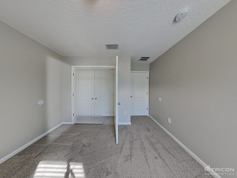 Building Photo - 1675 Hollow Glen Dr