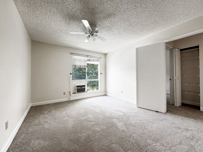 Building Photo - Recently Refreshed Pet Friendly Waikele Co...