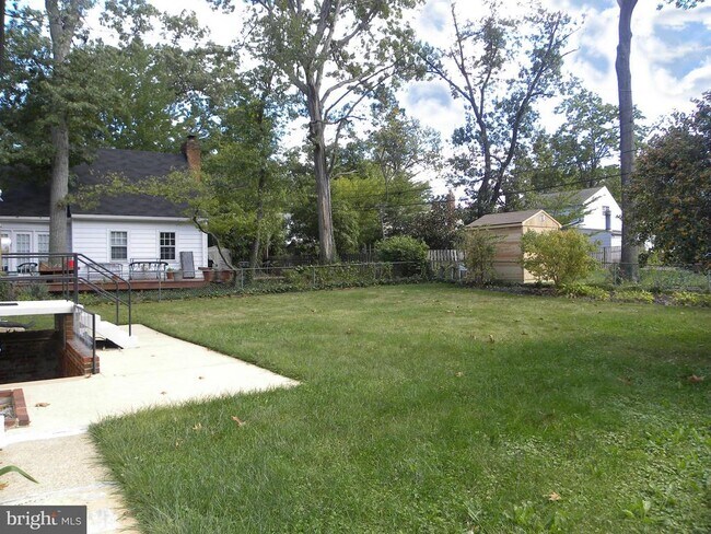 Building Photo - 716 N Overlook Dr