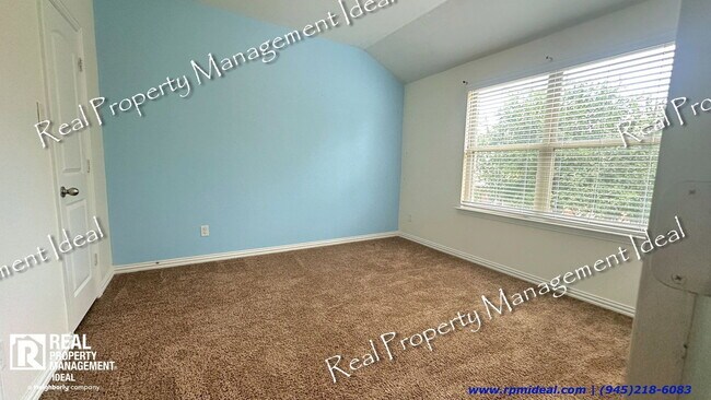 Building Photo - 304 Basil St