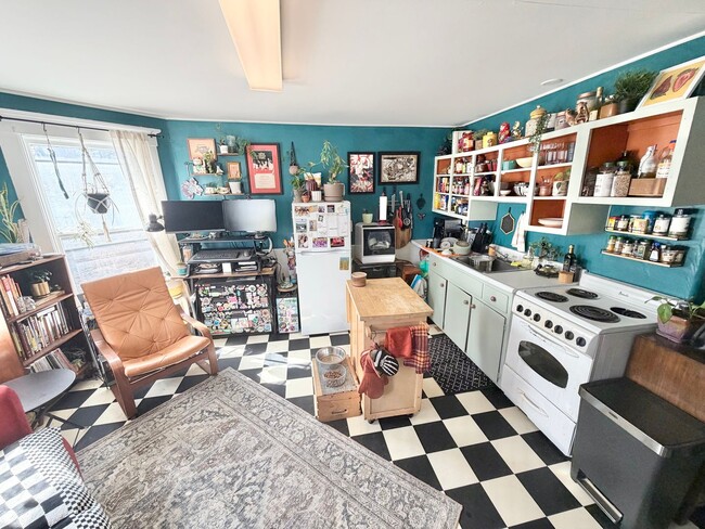 Building Photo - 1 Bedroom in Burlington VT Available 7/1!