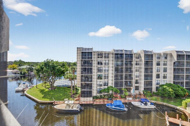 Building Photo - 20 Royal Palm Way