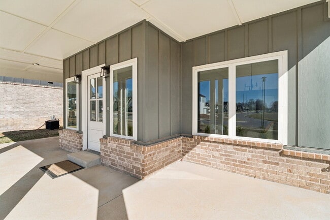 Building Photo - Fully Furnished 4 Bedroom + Bonus Room