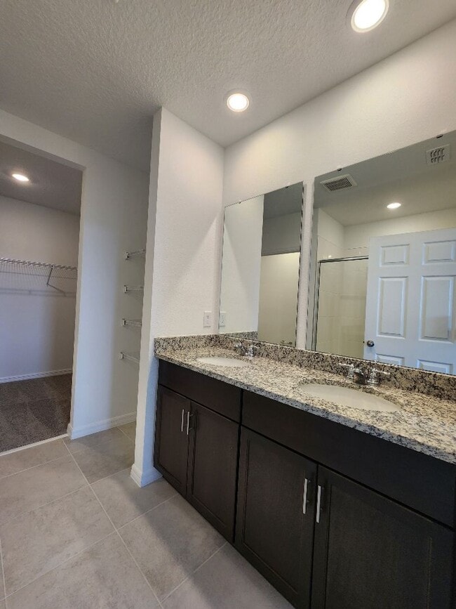 Building Photo - LIKE NEW!!! 4-Bedroom, 2-Bathroom in Villamar/Winter Haven