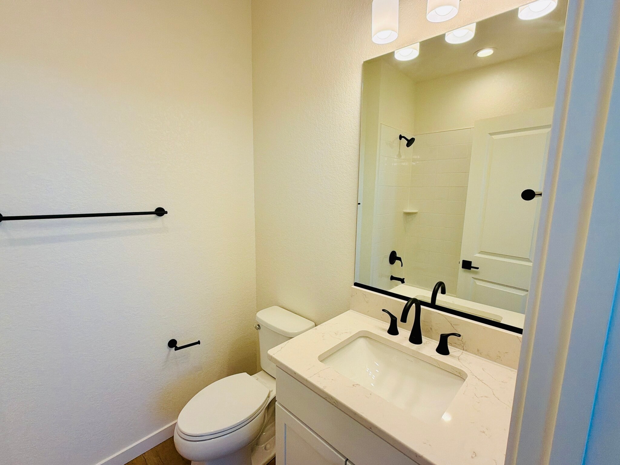 Building Photo - 7174 Clove Hitch Hts