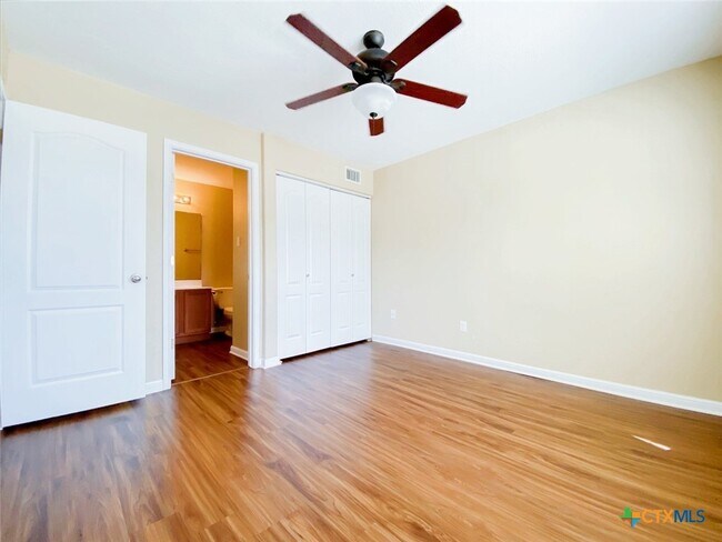 Building Photo - 118 Rush Haven