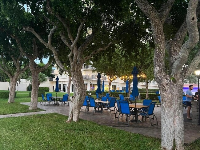 Building Photo - 2121 N Ocean Blvd