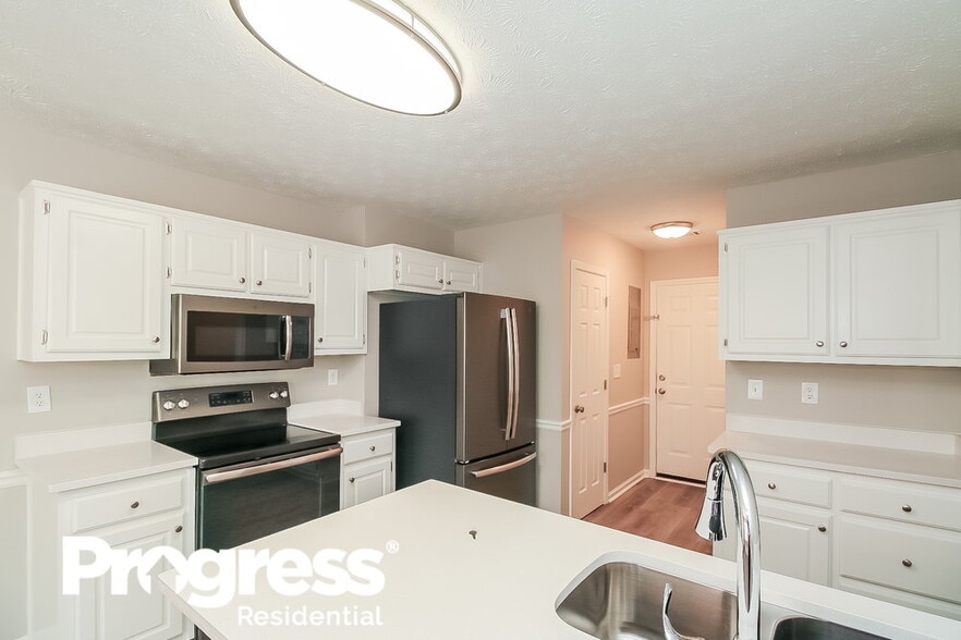 Building Photo - 1530 Range Heights Terrace