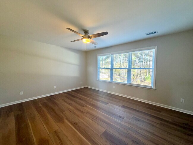 Building Photo - Heritage New Riverside Three Bedroom Home w. Fenced in Yard!